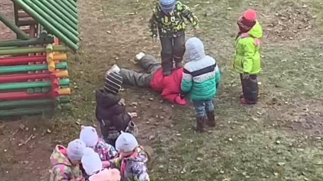 Драка в детском садике № 236 города Ярославля. Стоп-кадр видео Драка в детском садике № 236 города Ярославля. Стоп-кадр видео