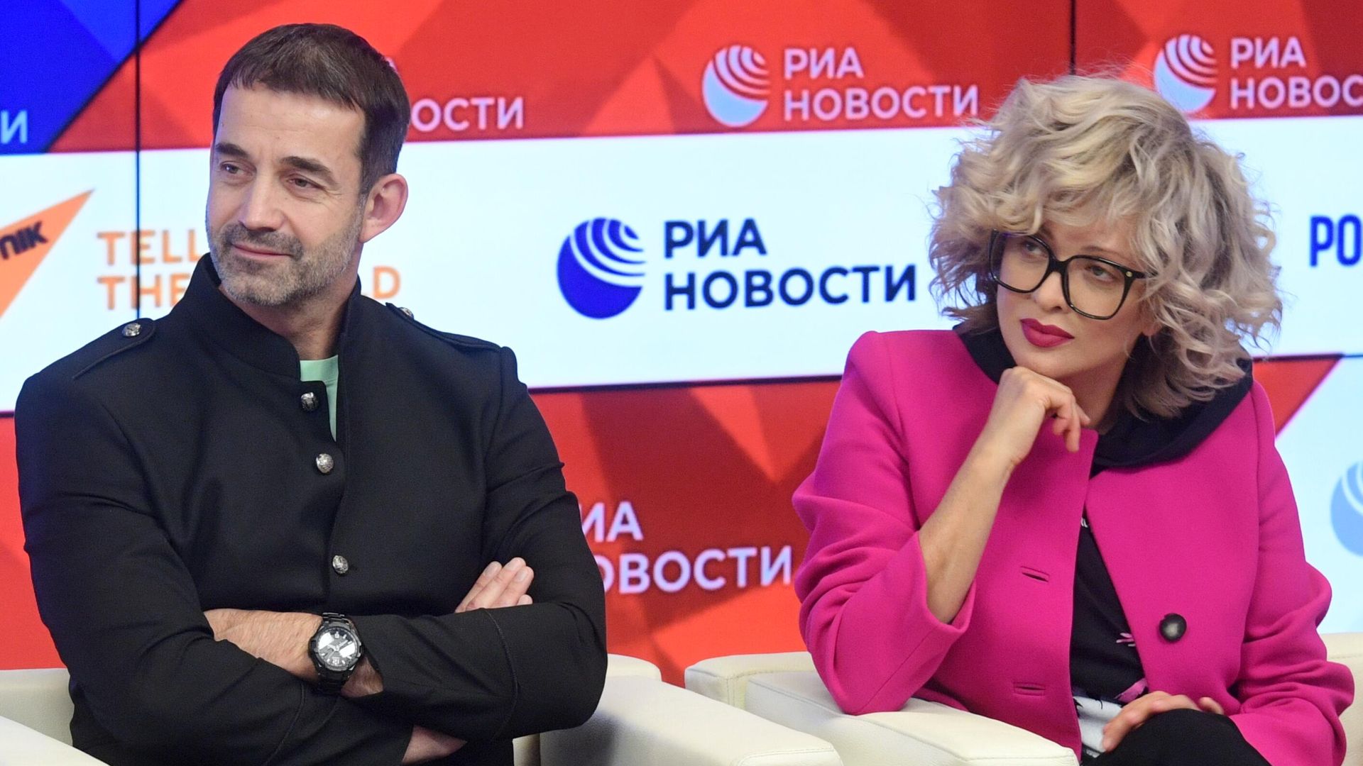 Актер Дмитрий Певцов и актриса Ольга Дроздова в Международном мультимедийном пресс-центре МИА Россия сегодня во время творческой встречи Актер Дмитрий Певцов и актриса Ольга Дроздова в Международном мультимедийном пресс-центре МИА Россия сегодня во время творческой встречи - РИА Новости, 1920, 30.12.2021