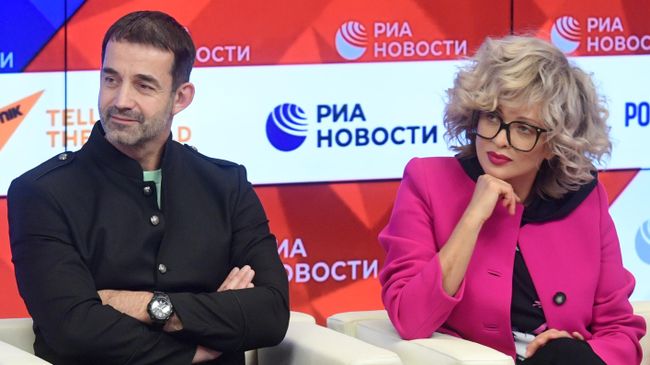 Актер Дмитрий Певцов и актриса Ольга Дроздова в Международном мультимедийном пресс-центре МИА Россия сегодня во время творческой встречи Актер Дмитрий Певцов и актриса Ольга Дроздова в Международном мультимедийном пресс-центре МИА Россия сегодня во время творческой встречи