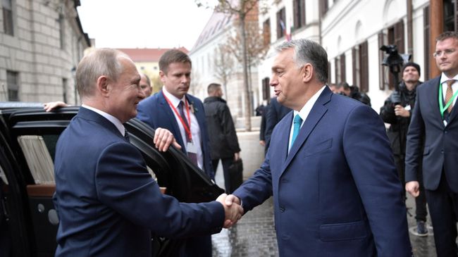 Президент РФ Владимир Путин и премьер-министр Венгрии Виктор Орбан во время встречи Президент РФ Владимир Путин и премьер-министр Венгрии Виктор Орбан во время встречи