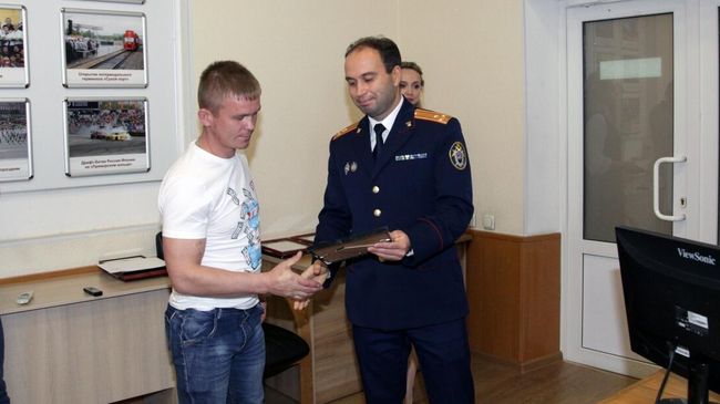 Награждение жителей Артема, задержавших подозреваемого в насилии над девочкой