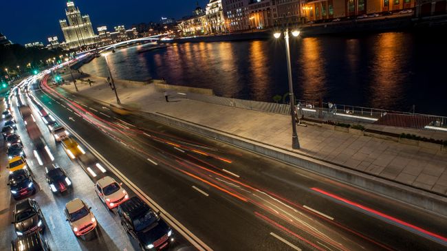 Москворецкая набережная у парка Зарядье Москворецкая набережная у парка Зарядье