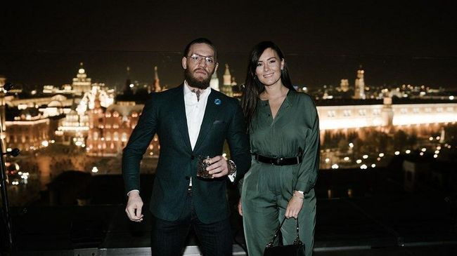 Конор Макгрегор с супругой во время визита в Москву Конор Макгрегор с супругой во время визита в Москву