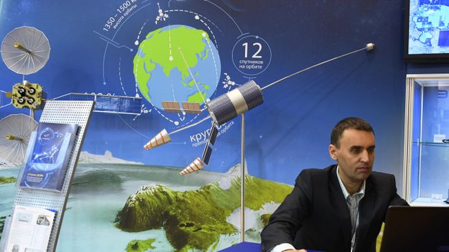 Спутниковая система Гонец, представленная на стенде госкорпорации Роскосмос Спутниковая система Гонец, представленная на стенде госкорпорации Роскосмос