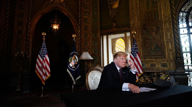 Президент США Дональд Трамп в поместье  Мар-а-Лаго во Флориде