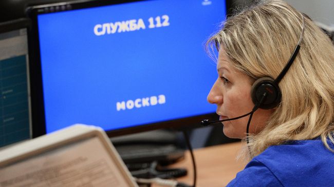 Диспетчер Системы-112 во время работы