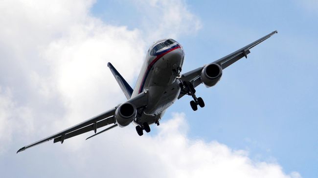 Самолет Sukhoi Superjet 100 Самолет Sukhoi Superjet 100
