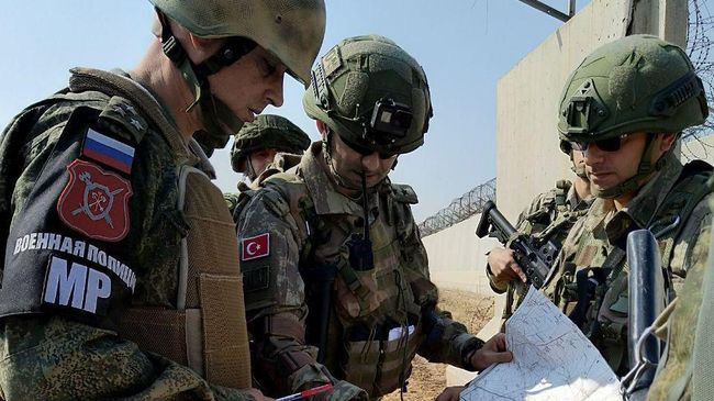 Первое российско-турецкое патрулирование на границе Сирии и Турции Первое российско-турецкое патрулирование на границе Сирии и Турции