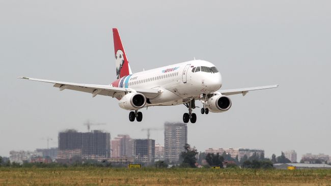 Самолет Sukhoi Superjet-100