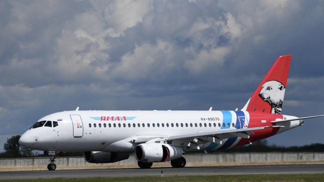 Самолет Sukhoi Superjet-100 авиакомпании Ямал