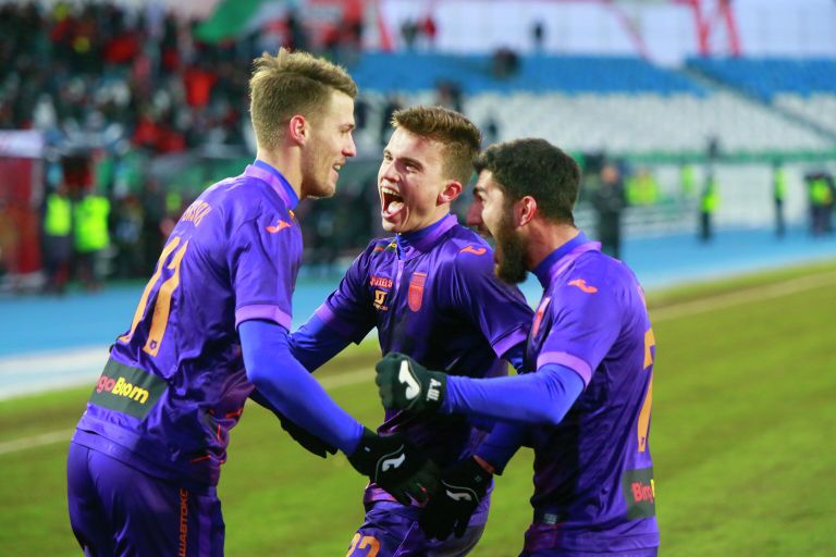 Игроки ФК Уфа Ловро Бизяк, Артём Голубев и Азер Алиев (слева направо) радуются забитому мячу в матче 15-го тура чемпионата России по футболу среди клубов Премьер-лиги между командами ФК Уфа (Уфа) и ФК Локомотив (Москва).