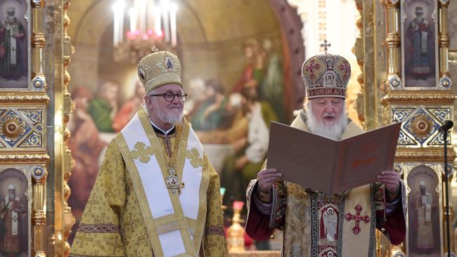 Патриарх Московский и всея Руси Кирилл и архиепископ Дубнинский Иоанн во время литургии по случаю присоединения Архиепископии западноевропейских приходов русской традиции к РПЦ в Храме Христа Спасителя в Москве Патриарх Московский и всея Руси Кирилл и архиепископ Дубнинский Иоанн во время литургии по случаю присоединения Архиепископии западноевропейских приходов русской традиции к РПЦ в Храме Христа Спасителя в Москве