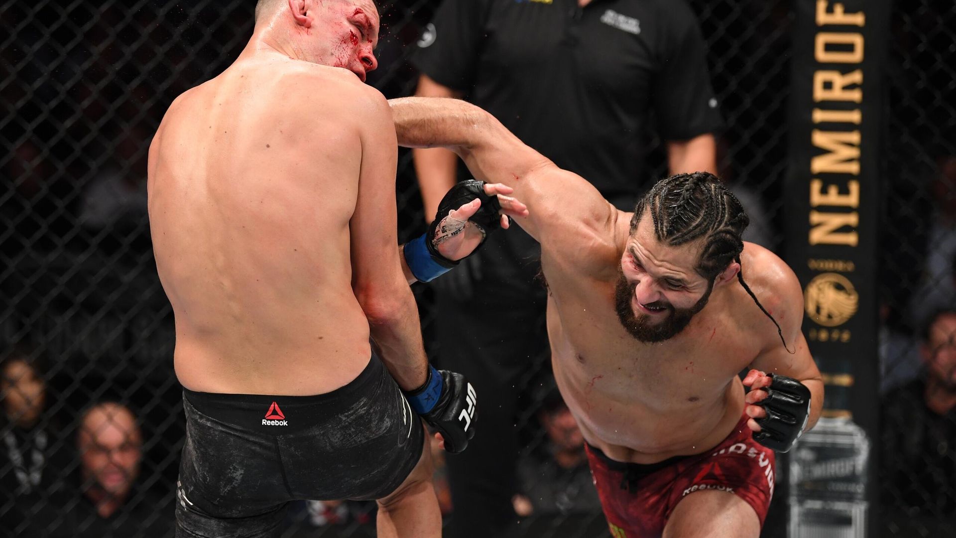 Бойцы UFC Нейт Диас (слева) и Хорхе Масвидаль - РИА Новости, 1920, 13.03.2024