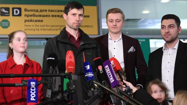 Россиянин Денис Лисов в аэропорту Шереметьево Россиянин Денис Лисов в аэропорту Шереметьево