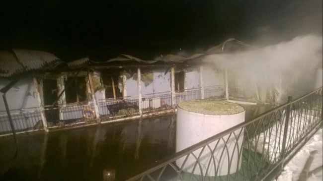 Ликвидация пожара в гостиничном комплексе на воде Мирная пристань в городе Кинешме Ивановской области Ликвидация пожара в гостиничном комплексе на воде Мирная пристань в городе Кинешме Ивановской области