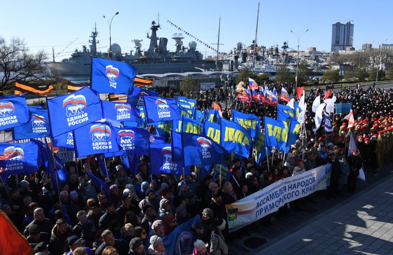 Участники митинга-концерта в рамках празднования Дня народного единства во Владивостоке Участники митинга-концерта в рамках празднования Дня народного единства во Владивостоке