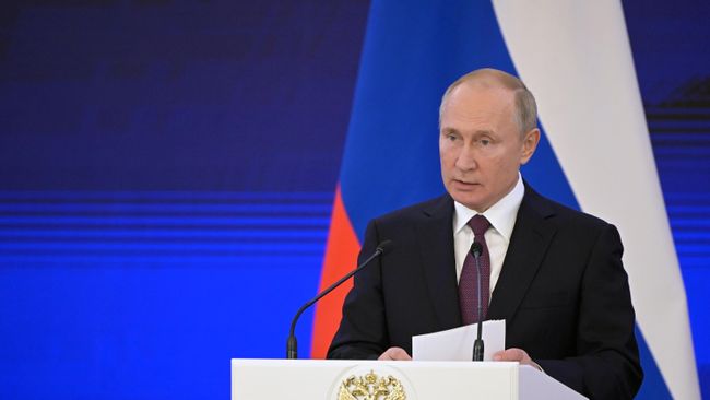 Владимир Путин выступает на торжественном приеме в честь Дня народного единства. Владимир Путин выступает на торжественном приеме в честь Дня народного единства.