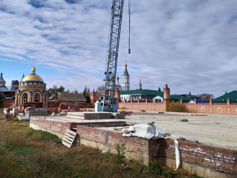 Начатое строительство нового дома милосердия на территории обители Начатое строительство нового дома милосердия на территории обители