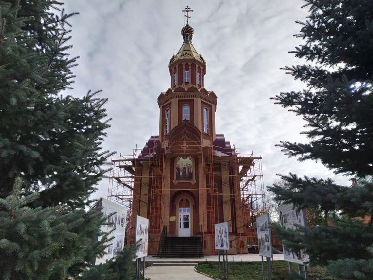 Строящийся храм на территории обители Строящийся храм на территории обители