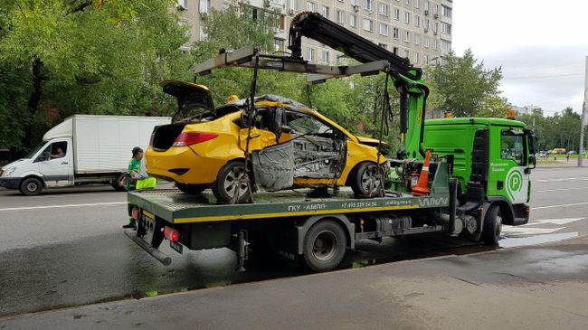 Последствия ДТП с участием такси в районе Выхино-Жулебино Последствия ДТП с участием такси в районе Выхино-Жулебино