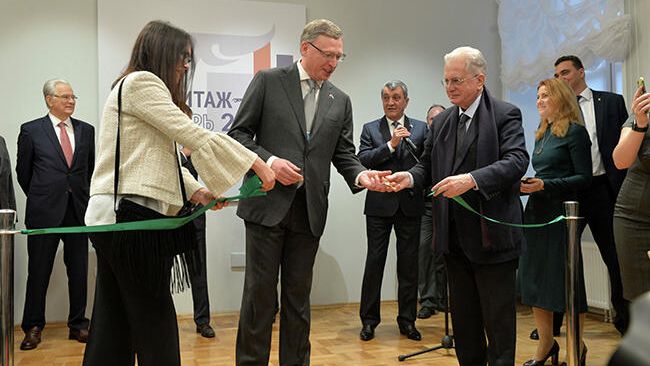 Губернатор Омской области Александр Бурков на церемонии открытия культурно-образовательного центра Эрмитаж-Сибирь в Омске