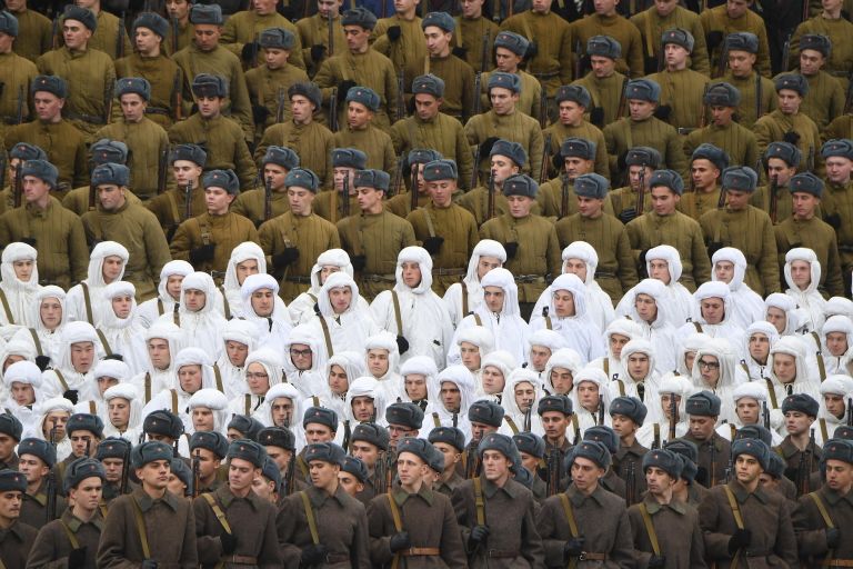 Участники марша, приуроченного к 78-й годовщине парада 7 ноября 1941 года на Красной площади Участники марша, приуроченного к 78-й годовщине парада 7 ноября 1941 года на Красной площади
