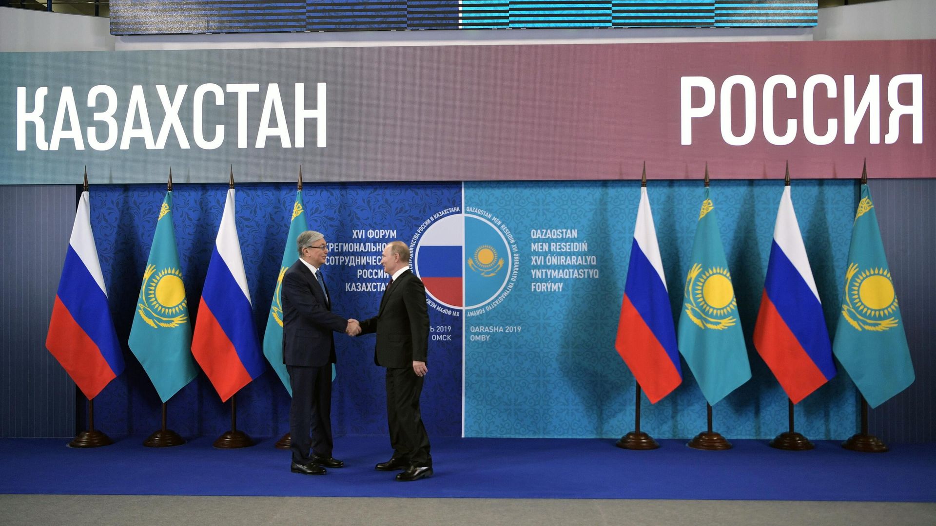 Президент РФ Владимир Путин и президент Казахстана Касым-Жомарт Токаев во время встречи на форуме межрегионального сотрудничества России и Казахстана в Омске Президент РФ Владимир Путин и президент Казахстана Касым-Жомарт Токаев во время встречи на форуме межрегионального сотрудничества России и Казахстана в Омске - РИА Новости, 1920, 09.11.2023