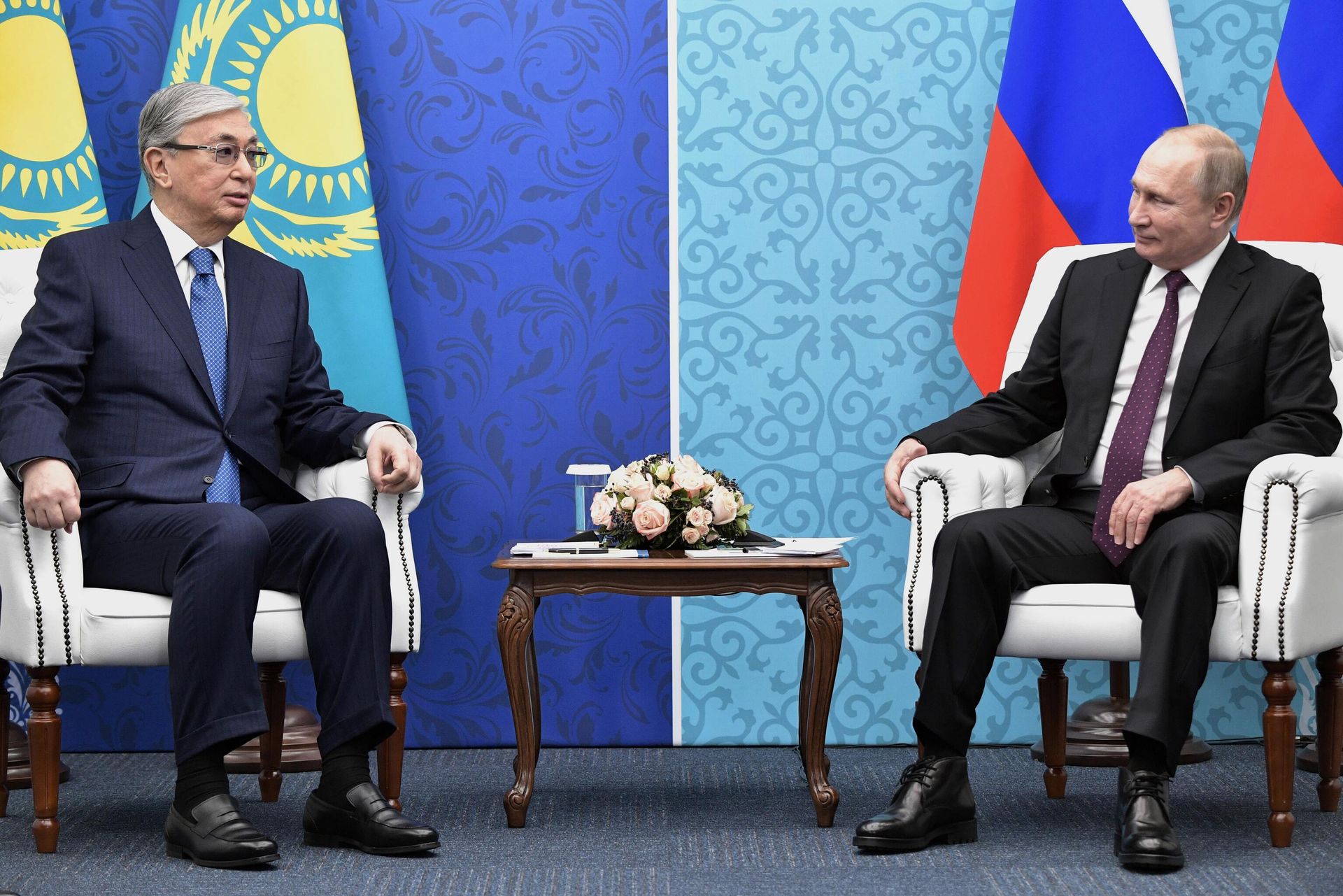 Президент РФ Владимир Путин и президент Казахстана Касым-Жомарт Токаев во время встречи на форуме межрегионального сотрудничества России и Казахстана в Омске Президент РФ Владимир Путин и президент Казахстана Касым-Жомарт Токаев во время встречи на форуме межрегионального сотрудничества России и Казахстана в Омске - РИА Новости, 1920, 17.02.2026
