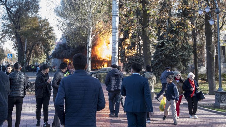 Взрыв в кафе Антошка на пересечении улиц Чуй и Эркиндик в Бишкеке
