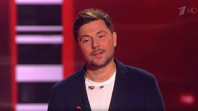 Певец Дмитрий Клинаев во время слепых прослушиваний на шоу Голос Певец Дмитрий Клинаев во время слепых прослушиваний на шоу Голос