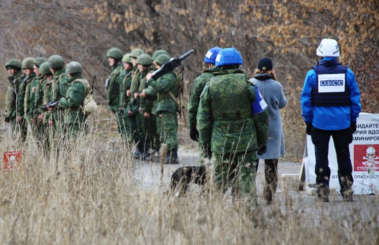 Военнослужащие Народной милиции ДНР покидают свои позиции у села Петровского Военнослужащие Народной милиции ДНР покидают свои позиции у села Петровского