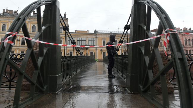 Следственные действия на реке Мойке в Санкт-Петербурге. 10 ноября 2019 Следственные действия на реке Мойке в Санкт-Петербурге. 10 ноября 2019