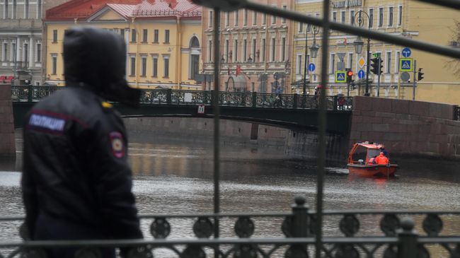 Следственные действиях на реке Мойке в Санкт-Петербурге. 10 ноября 2019 Следственные действиях на реке Мойке в Санкт-Петербурге. 10 ноября 2019