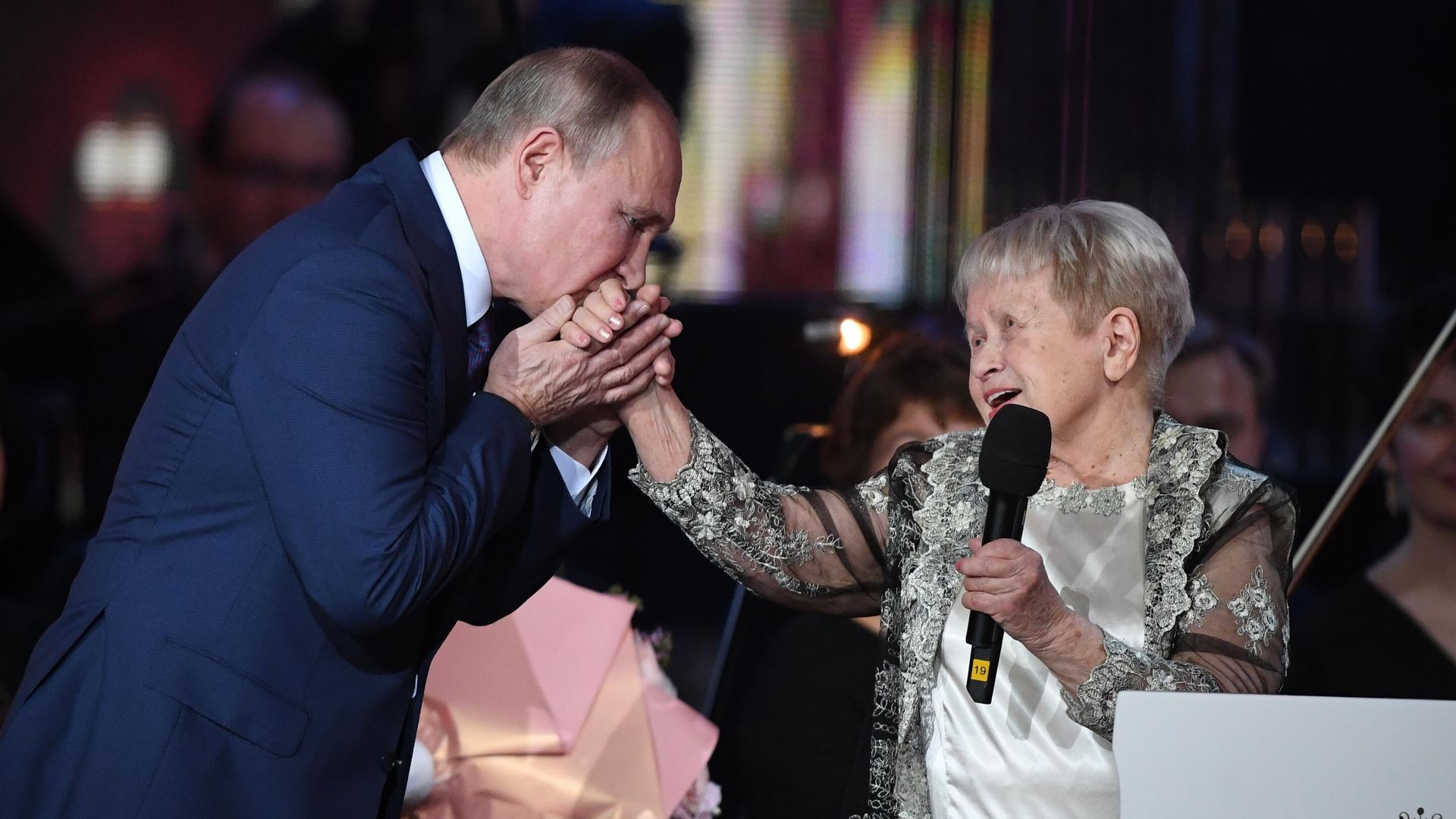 Президент РФ Владимир Путин и композитор, народная артистка СССР Александра Пахмутова - РИА Новости, 1920, 08.11.2024