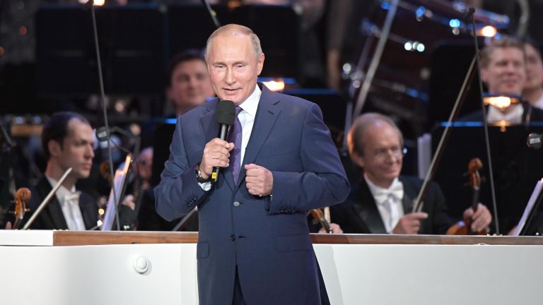 Президент РФ Владимир Путин на юбилейном вечере композитора, народной артистки СССР Александры Пахмутовой в Большом театре России Президент РФ Владимир Путин на юбилейном вечере композитора, народной артистки СССР Александры Пахмутовой в Большом театре России
