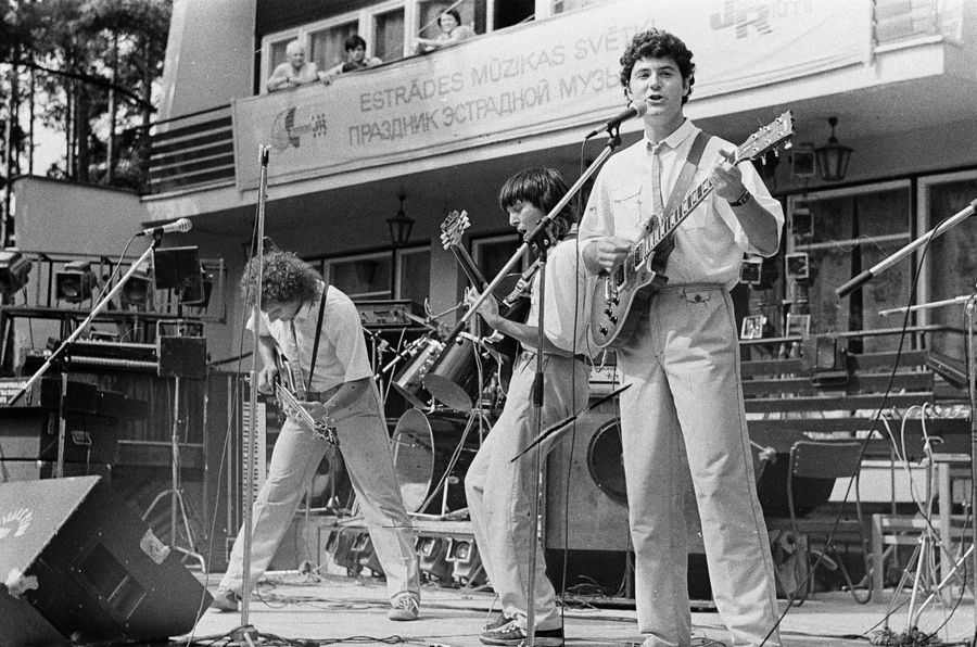 Концерт бит-квартета Секрет в Юрмале. 1987 год Концерт бит-квартета Секрет в Юрмале. 1987 год