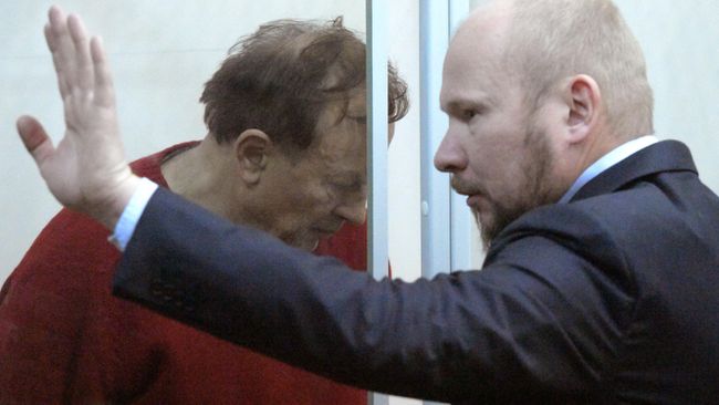 Доцент СПбГУ Олег Соколов, подозреваемый в убийстве аспирантки, на заседании Октябрьского районного суда Санкт-Петербурга Доцент СПбГУ Олег Соколов, подозреваемый в убийстве аспирантки, на заседании Октябрьского районного суда Санкт-Петербурга