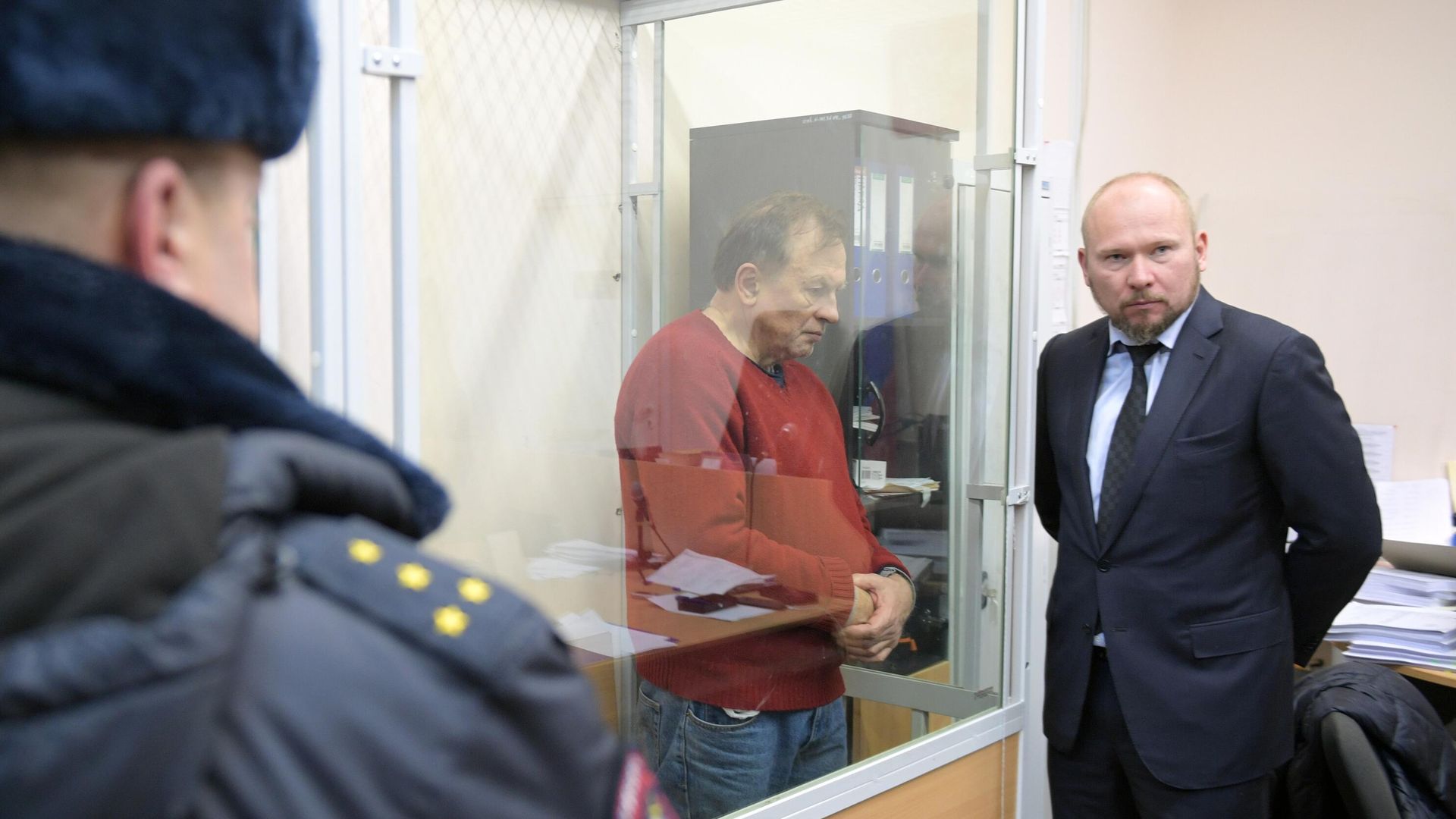 Адвокат Александр Почуе и Олег Соколов на заседании Октябрьского районного суда Санкт-Петербурга Адвокат Александр Почуе и Олег Соколов на заседании Октябрьского районного суда Санкт-Петербурга - РИА Новости, 1920, 02.04.2021