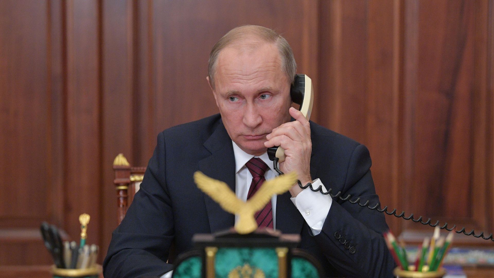 Президент РФ Владимир Путин во время телефонного разговора Президент РФ Владимир Путин во время телефонного разговора - РИА Новости, 1920, 10.10.2023