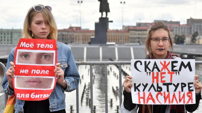 Митинг в поддержку сестер Хачатурян в Санкт-Петербурге Митинг в поддержку сестер Хачатурян в Санкт-Петербурге