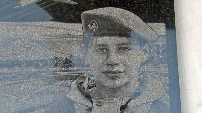 Школьника наградили посмертно за спасение детей Школьника наградили посмертно за спасение детей