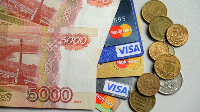 Банкноты и монеты России и банковские карты Банкноты и монеты России и банковские карты