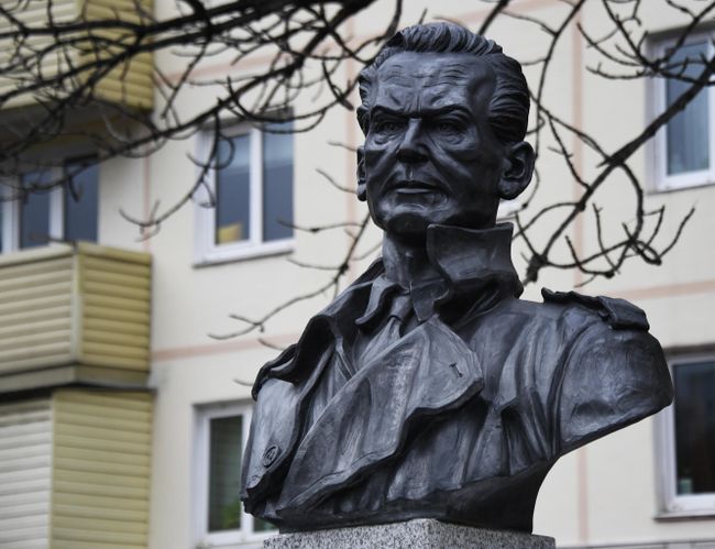 Памятник советскому разведчику Рихарду Зорге во Владивостоке Памятник советскому разведчику Рихарду Зорге во Владивостоке