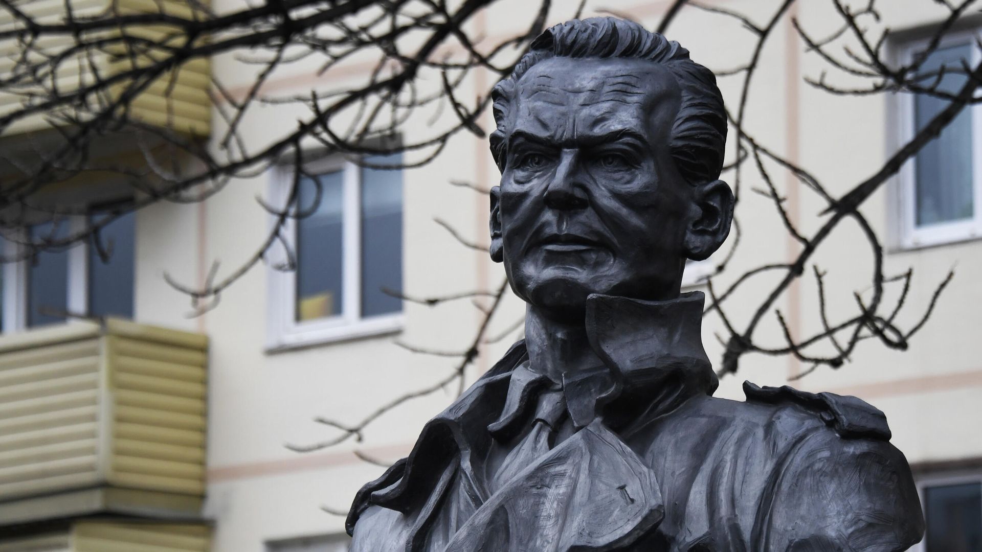 Памятник советскому разведчику Рихарду Зорге во Владивостоке Памятник советскому разведчику Рихарду Зорге во Владивостоке - РИА Новости, 1920, 07.11.2024