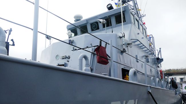 Патрульный катер типа Island Славянск, переданный США Военно-морским силам Украины, в порту Одессы Патрульный катер типа Island Славянск, переданный США Военно-морским силам Украины, в порту Одессы