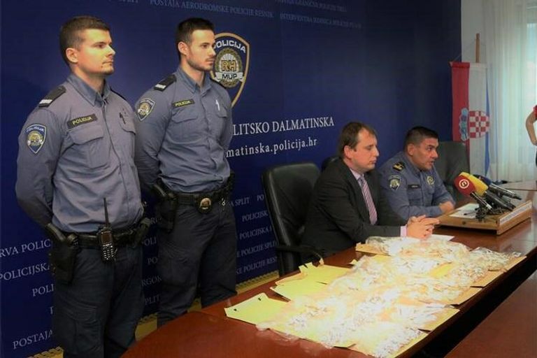Пресс-конференция, посвященная уголовному делу в отношении граждан России, подозреваемых в краже в ювелирном магазине в хорватском Сплите Пресс-конференция, посвященная уголовному делу в отношении граждан России, подозреваемых в краже в ювелирном магазине в хорватском Сплите