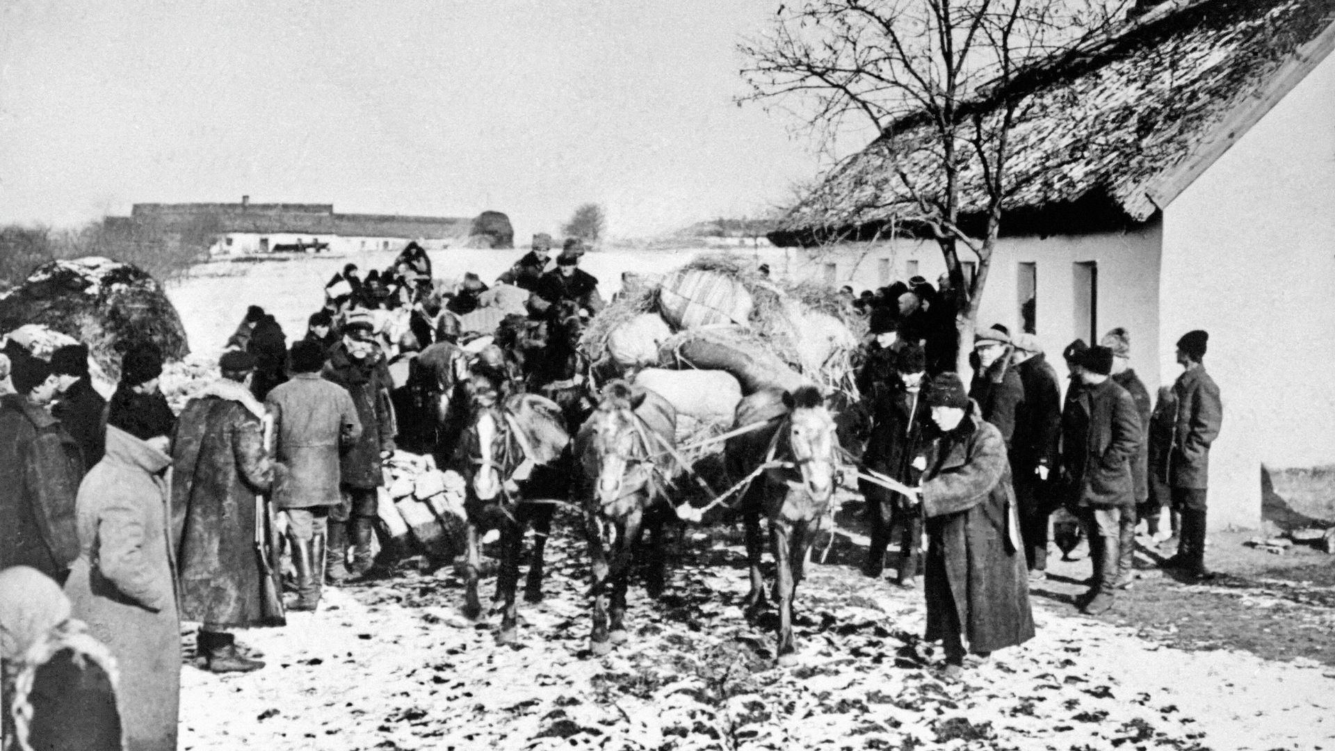 Выселение кулацкой семьи из села Мальчевицы в период коллективизации Выселение кулацкой семьи из села Мальчевицы в период коллективизации - РИА Новости, 1920, 28.03.2023
