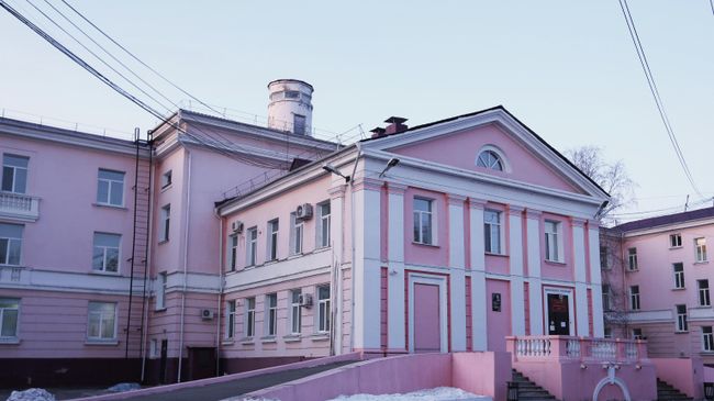 Историческое здание терапевтического отделения Амурской областной детской клинической больницы, где находятся двое пострадавших накануне во время стрельбы в колледже Благовещенск Историческое здание терапевтического отделения Амурской областной детской клинической больницы, где находятся двое пострадавших накануне во время стрельбы в колледже Благовещенск