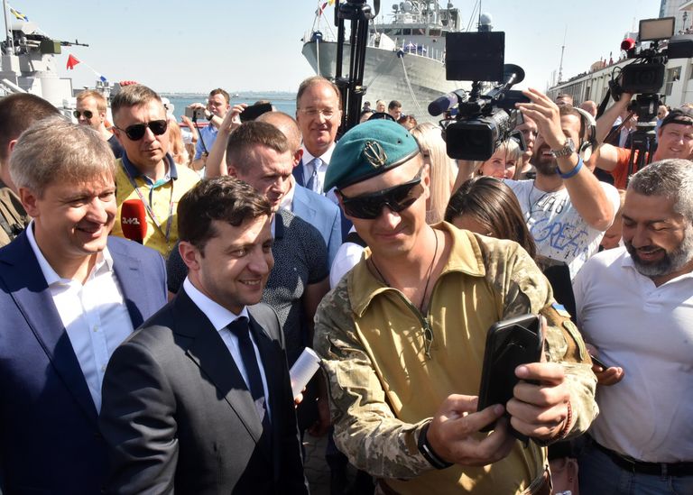 Президент Украины Владимир Зеленский на праздновании Дня Военно-Морских Сил Вооруженных Сил Украины в Одессе Президент Украины Владимир Зеленский на праздновании Дня Военно-Морских Сил Вооруженных Сил Украины в Одессе