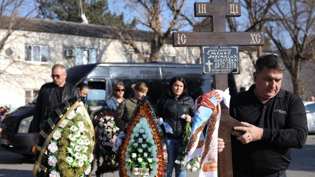 Похороны аспирантки СПбГУ Анастасии Ещенко Похороны аспирантки СПбГУ Анастасии Ещенко